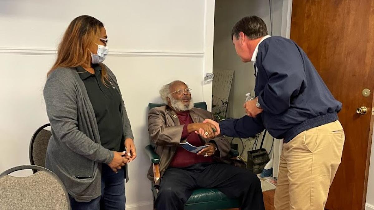 Congressman Moore shakes the hand of a veteran